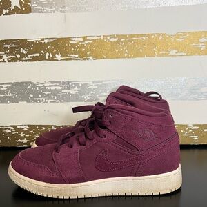 Jordan 1 Mid “Bordeaux”